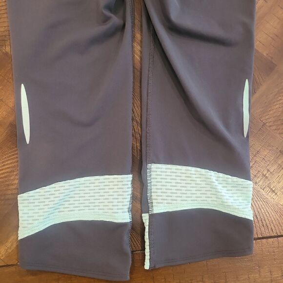 Under Armour Crop Leggings Grey and Green Small - Picture 6 of 8
